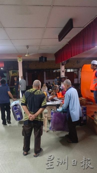 霹水灾严峻 16疏散中心安置900灾黎