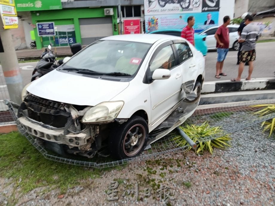 马口“红车”！肇祸司机夜晚惹祸，白天已先撞车