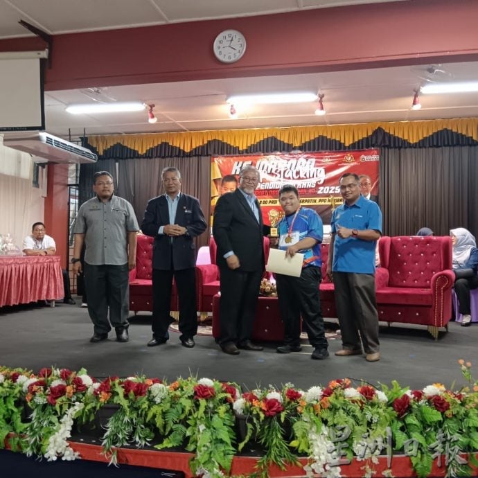 不一样的孩子，一样能发光　唐氏少年叠杯梦起飞