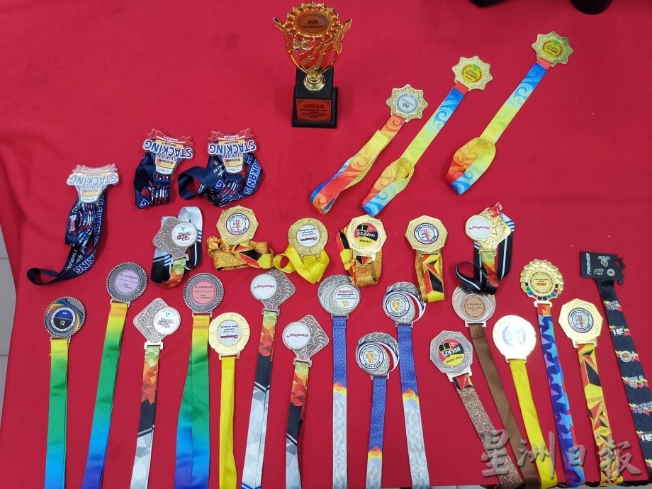 不一样的孩子，一样能发光　唐氏少年叠杯梦起飞