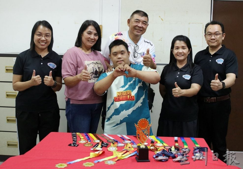 不一样的孩子，一样能发光　唐氏少年叠杯梦起飞