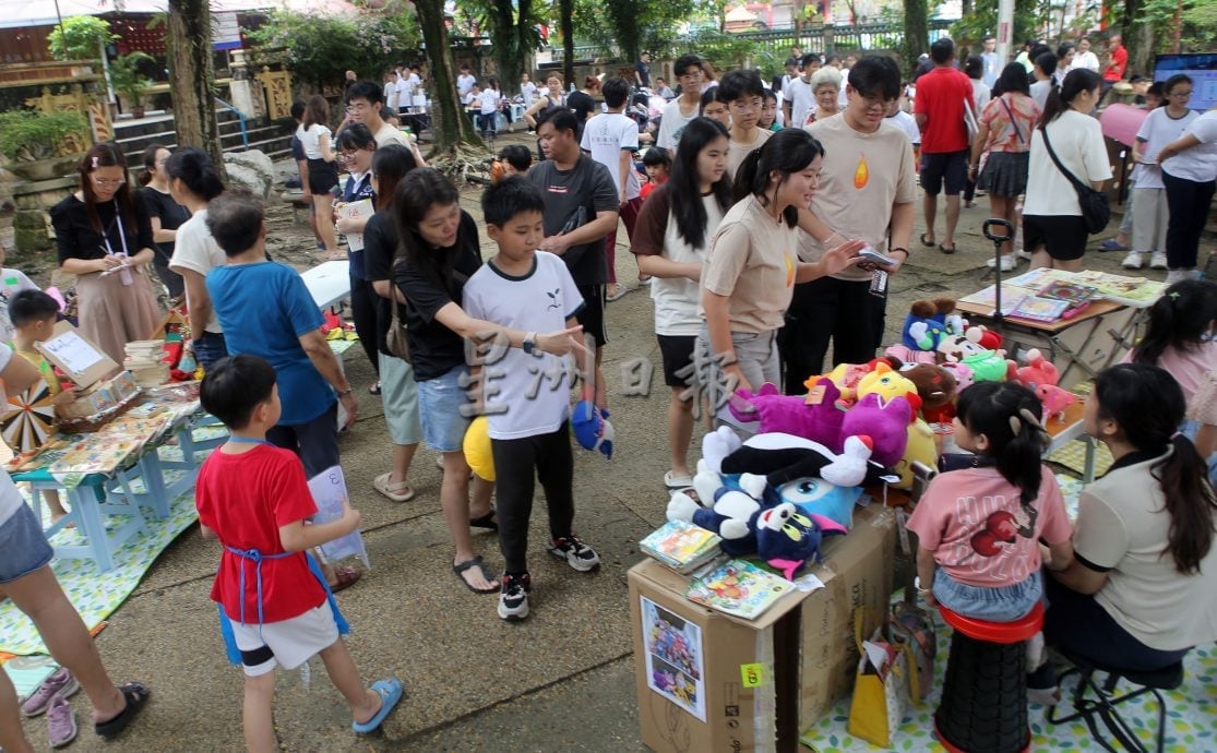 霹： 小小老板亲子市集    孩子当小老板体验买卖乐趣