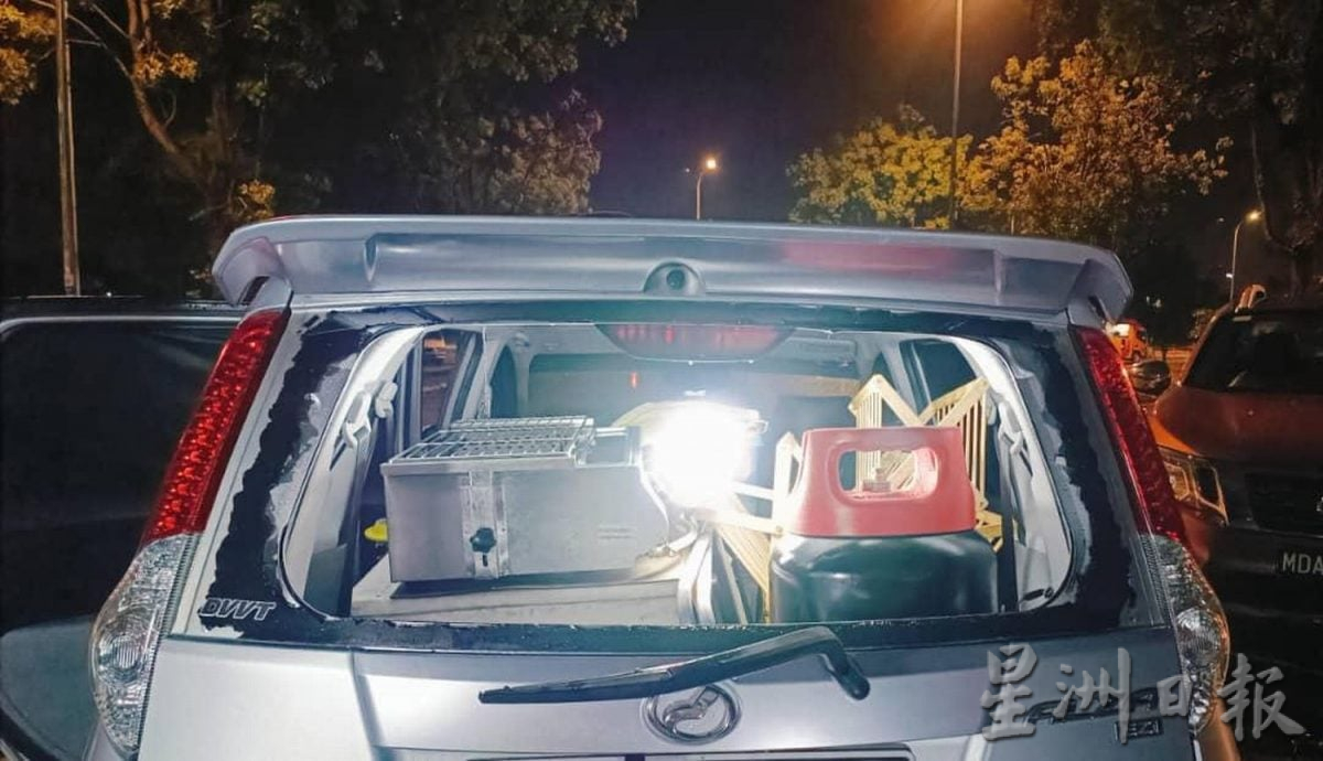 （古城第三版主文）武吉士灵烈美食中心遭强风暴雨袭击