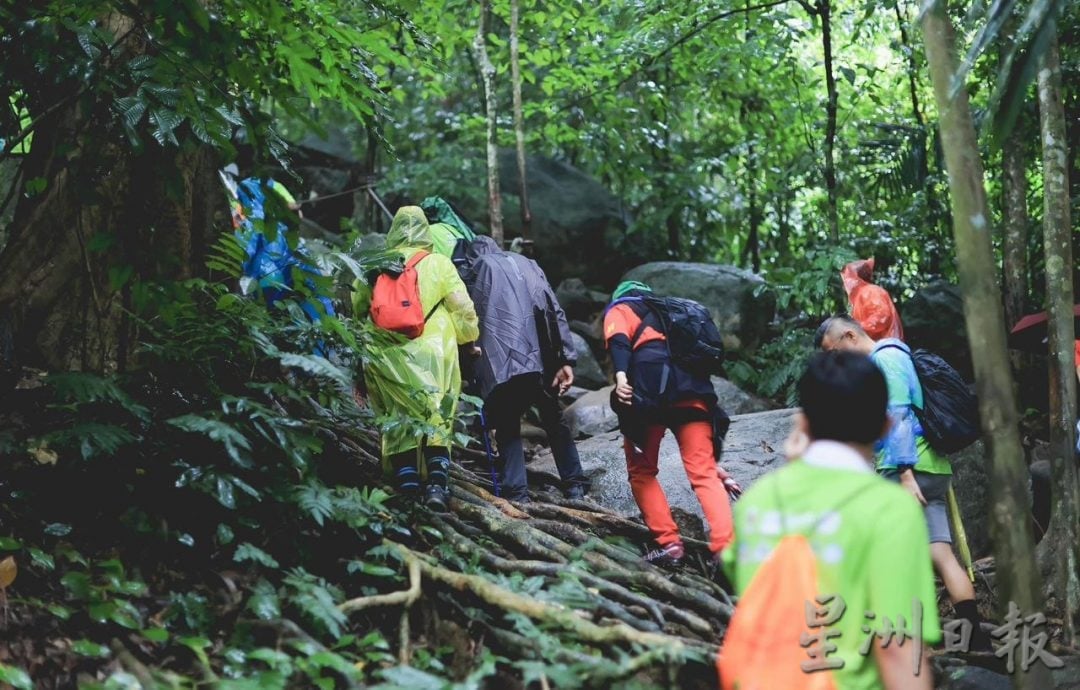 供星洲网:雨季“突袭”森州 户外活动受阻 水灾热点基层救援队“全面戒备”