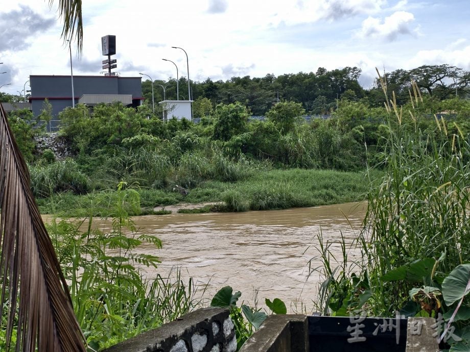 供星洲网:雨季“突袭”森州 户外活动受阻 水灾热点基层救援队“全面戒备”