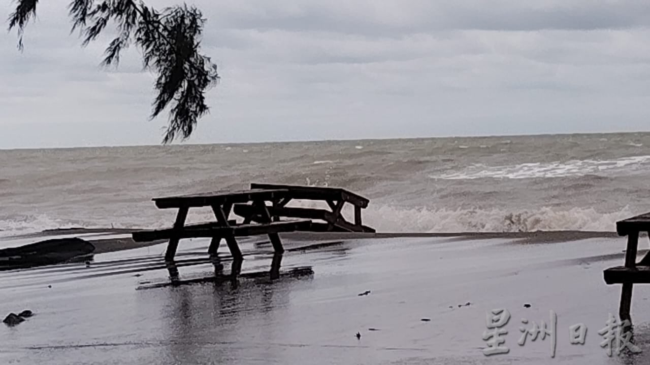 供星洲网:雨季“突袭”森州 户外活动受阻 水灾热点基层救援队“全面戒备”