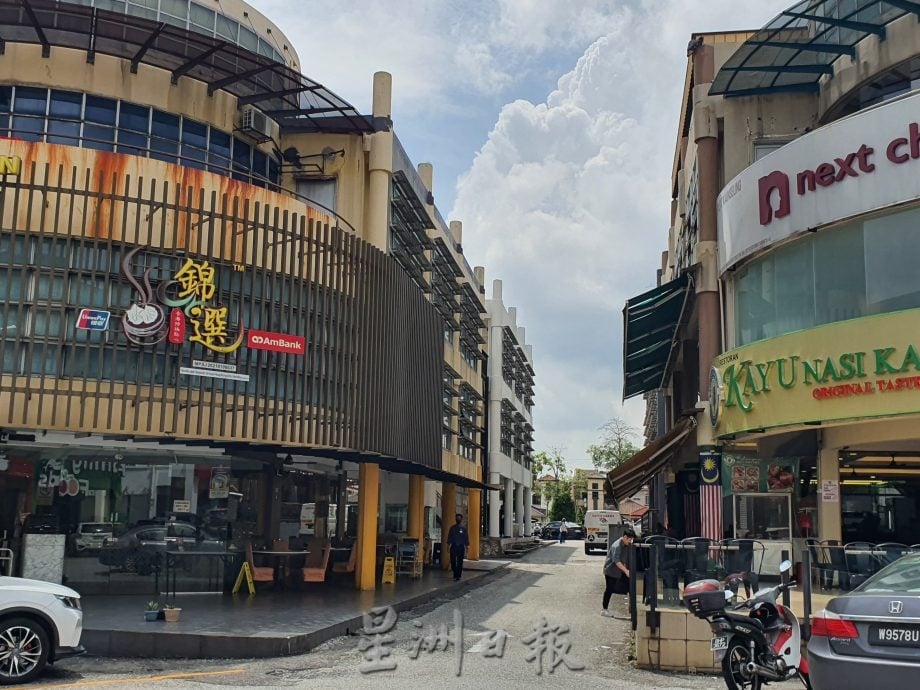 大都会/无告示牌 男子误入反向巷子险遭警方开罚单/5图