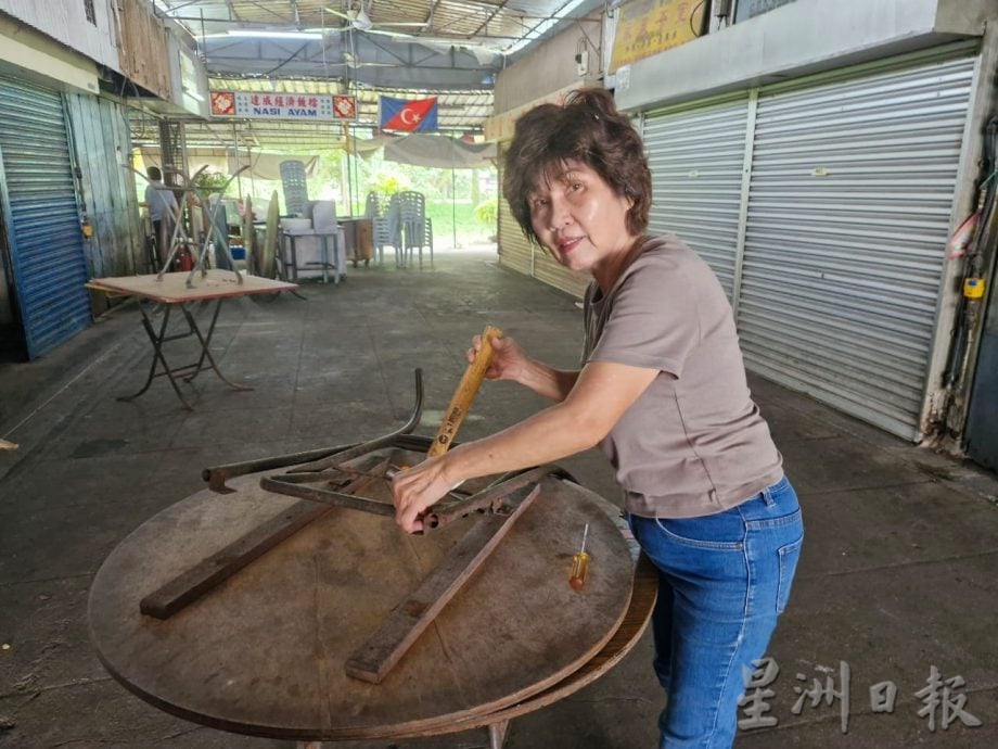 **已签发**柔：第二版头条：加冕小贩中心将启动重建   摊贩：虽不舍但依旧搬空