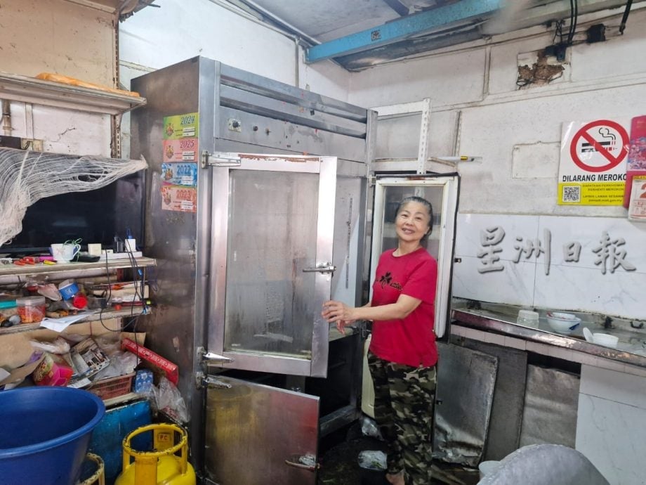 **已签发**柔：第二版头条：加冕小贩中心将启动重建   摊贩：虽不舍但依旧搬空