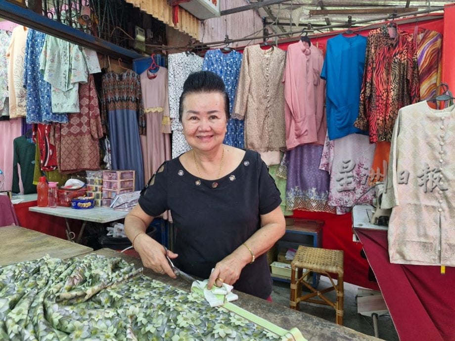 **已签发**柔：第二版头条：加冕小贩中心将启动重建   摊贩：虽不舍但依旧搬空