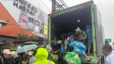 泰南大水灾 | 救不完所有人，我们不走！目前已千人获救