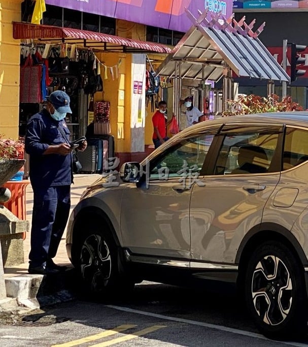 供星洲网/市政厅提议再扩大征收停车费 市长与市议员掀舌战