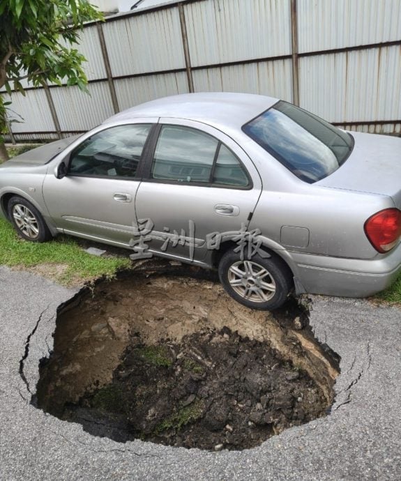 大都会／路底真空现大坑洞，司机连人带车险被“吞噬”／2图
