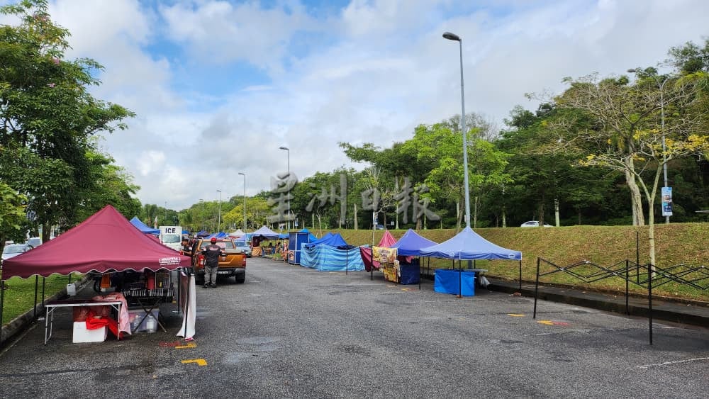 供星洲网/Garden Homes非法路边摊搬迁至新地 小贩生意量降