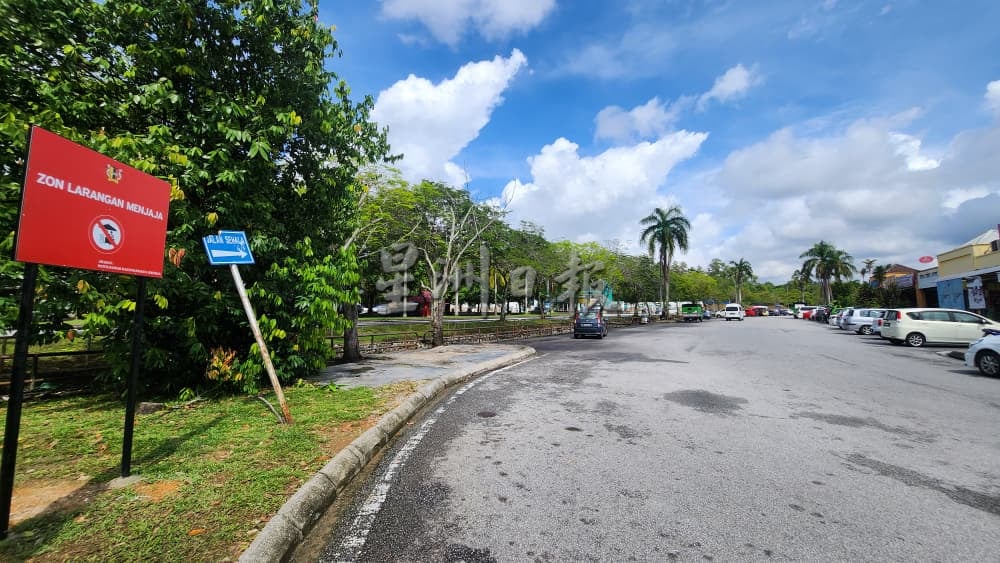 供星洲网/Garden Homes非法路边摊搬迁至新地 小贩生意量降