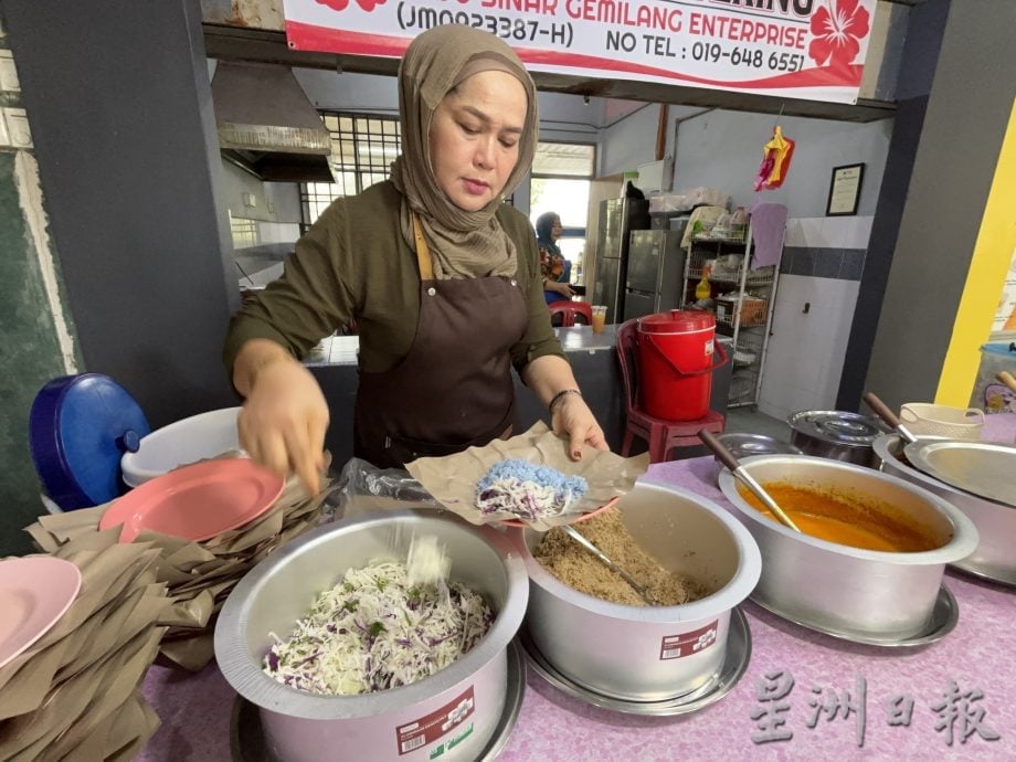 **已签发**柔：封面：校方津贴业者降成本 工大爱心餐计划万名学生受惠