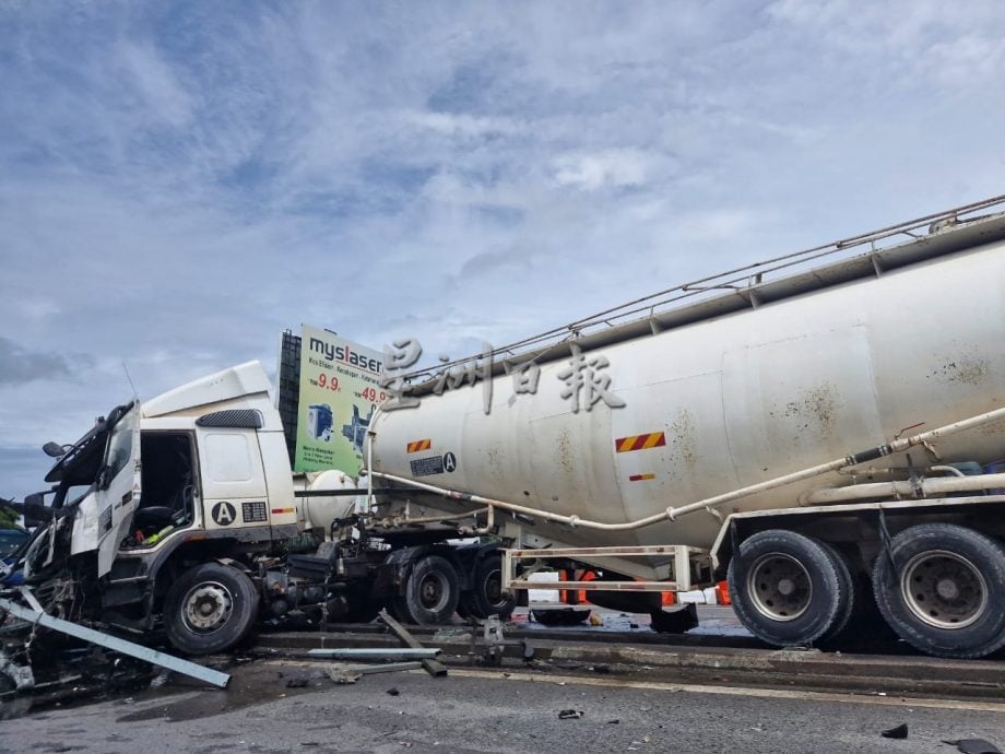 **已签发**柔：南北大道油槽车汽车相撞 车龙3公里