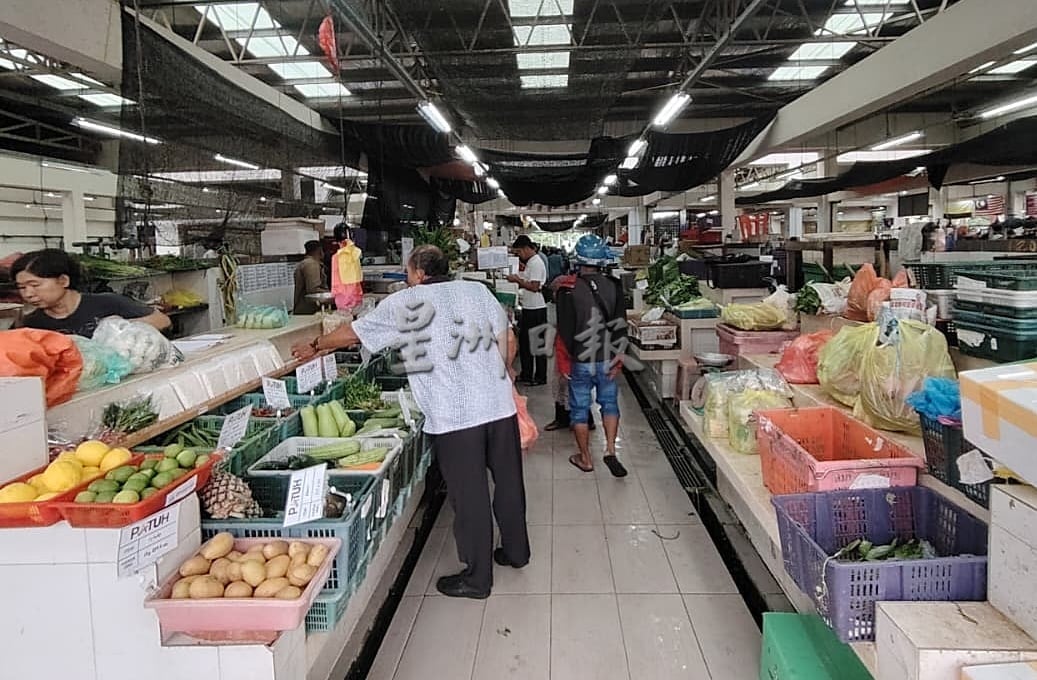 内贸局:没受水灾影响 霹粮应供应足够