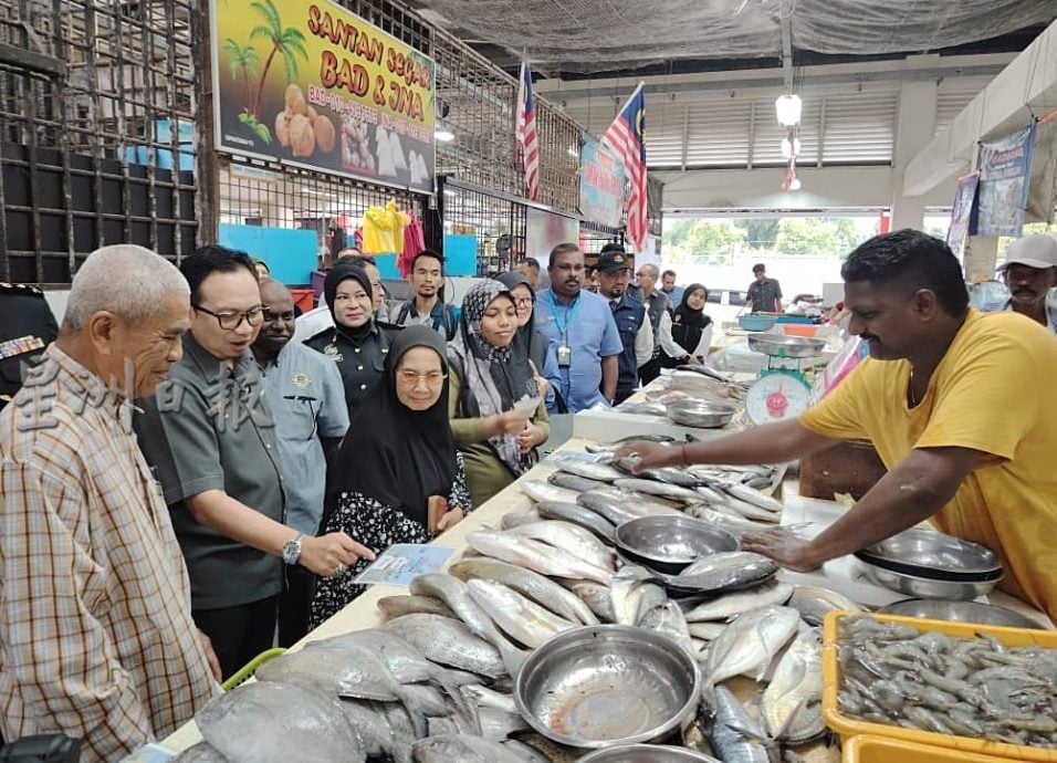 内贸局:没受水灾影响 霹粮应供应足够
