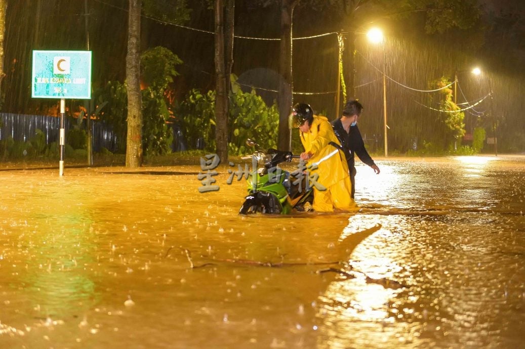供星洲网/热带风暴“SENYAR”逼近,森州5县进入洪水戒备状态
