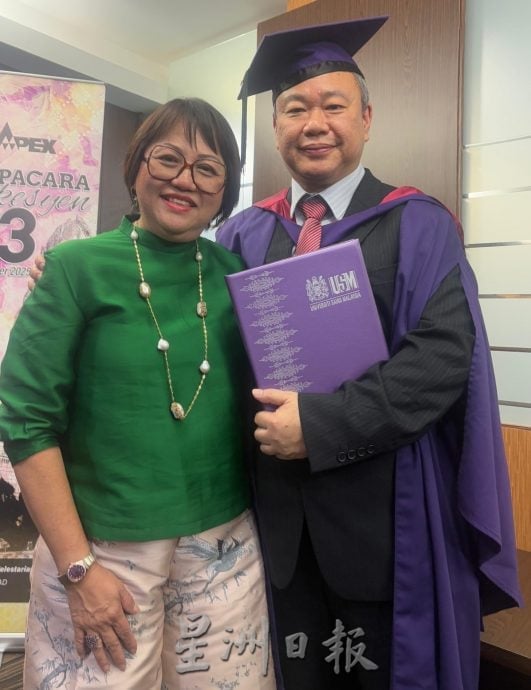 暖势力(全国版)从工程师到医生　黄奕光57岁成USM医学系最年长毕业生