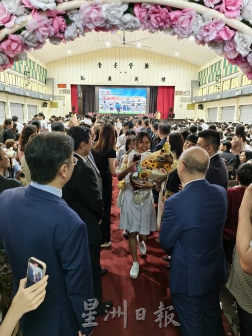 (已签发)柔:**版头**銮中四校联合毕业典礼 868人走向人生新阶段