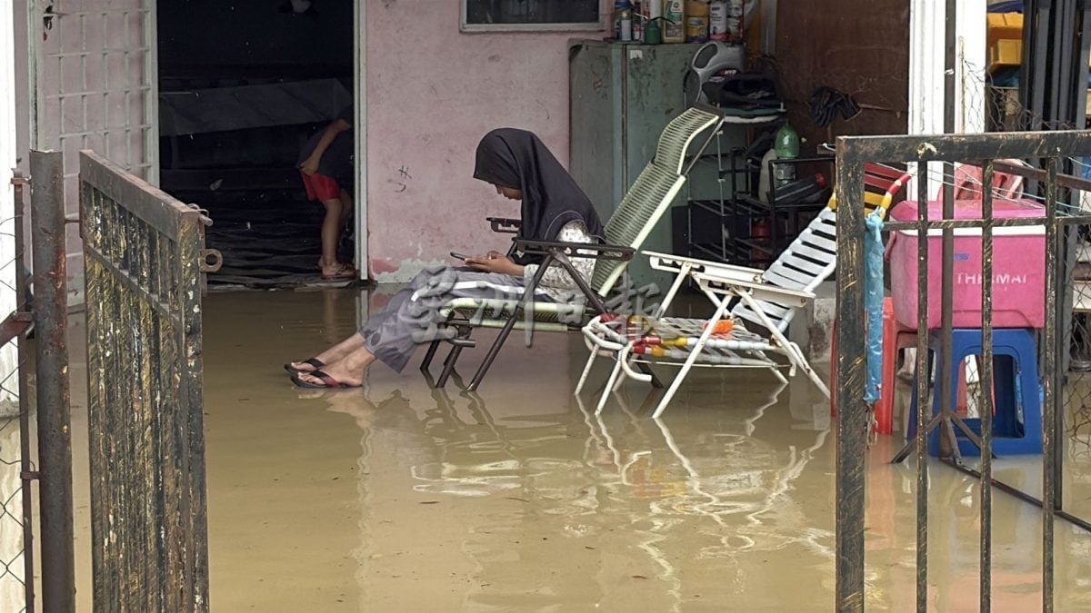 (古城封面主文/签发)“森亚尔”暴雨致河水暴涨·佳林园成灾区数百户受影响