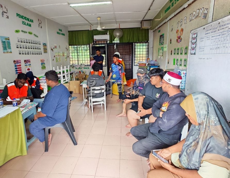 供星洲网：宜唛拉玛水位突涨 居民凌晨自救撤离 百名灾黎抵疏散中心避难