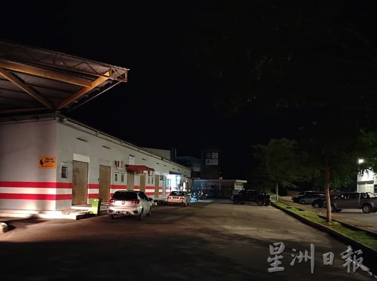 东：直凉小贩中心与公共操场路段照明不足　居民促当局尽快维修路灯