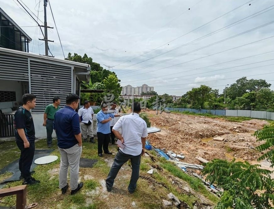 大都会 / 商人租化粪池商用，非法施工酿土崩造成7住户屋后围墙坍塌 / 2图