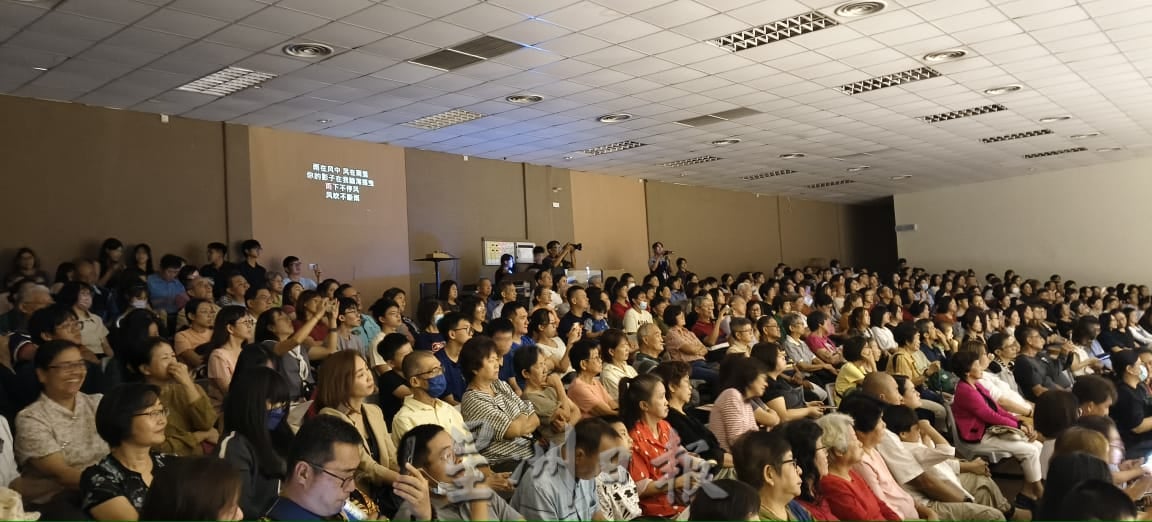 峇华中校友会合唱团25周年音乐会   400人出席圆满落幕