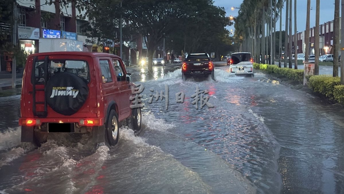 (古城第二版主文/签发)【画页】:昨天的水,今天的旱!