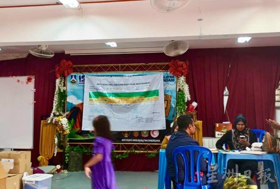 “森亚尔”肆虐后满城狼藉 波德申逾200建筑受损、上千棵树倒 当局全力清理灾区