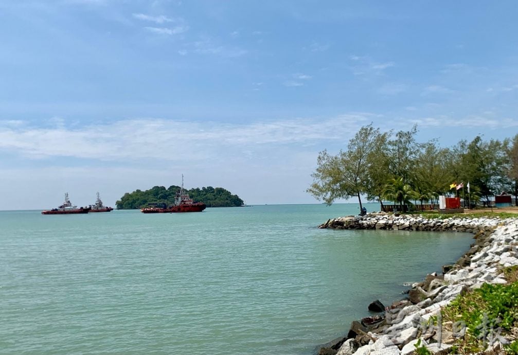 “森亚尔”肆虐后满城狼藉 波德申逾200建筑受损、上千棵树倒 当局全力清理灾区