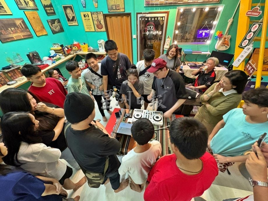 东：“DJ POINT”张和顺莅临丹州主持“不重‘碟’的人生”音乐交流会，获得对打碟有兴趣的青少年赴会学艺。