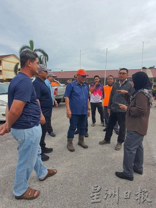 宁宜水灾渐退 低洼区仍被淹 商家忙清理黄泥