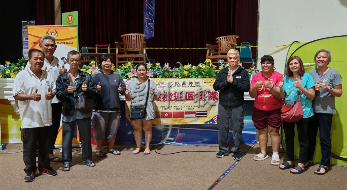 已签发(大北马)蚂蚁医疗团北上吉打为灾民与义工提供义诊服务,帮助他们舒缓身心疲劳。