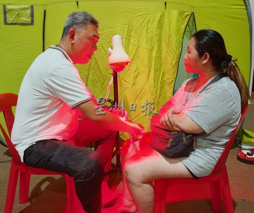 已签发(大北马)蚂蚁医疗团北上吉打为灾民与义工提供义诊服务,帮助他们舒缓身心疲劳。