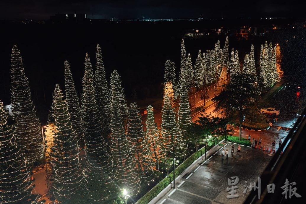 逢周五至周日有惊喜! 雅景苑圣诞街 飘雪秀