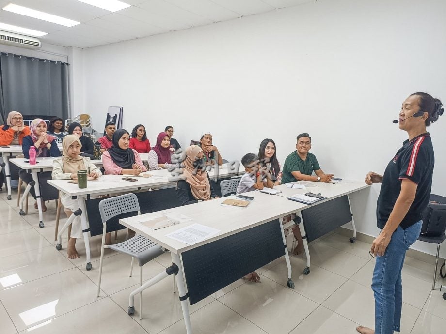 大都会:26友族学华语/3图