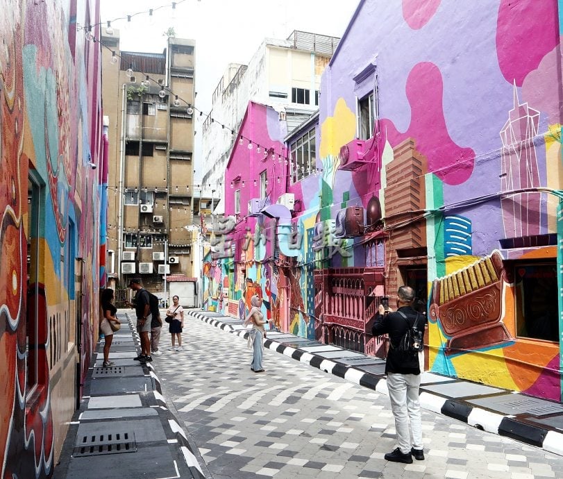 大都会（版头）/隆市政局积极整顿美化  茨厂街后巷路边摊情景逐渐消失