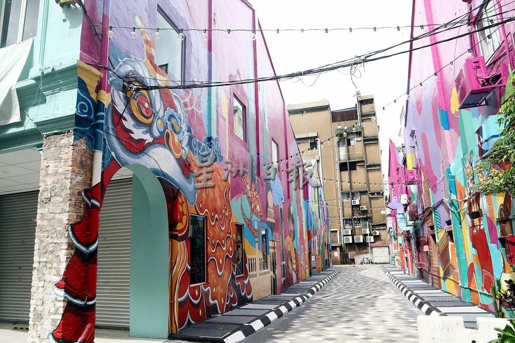 大都会（版头）/隆市政局积极整顿美化  茨厂街后巷路边摊情景逐渐消失