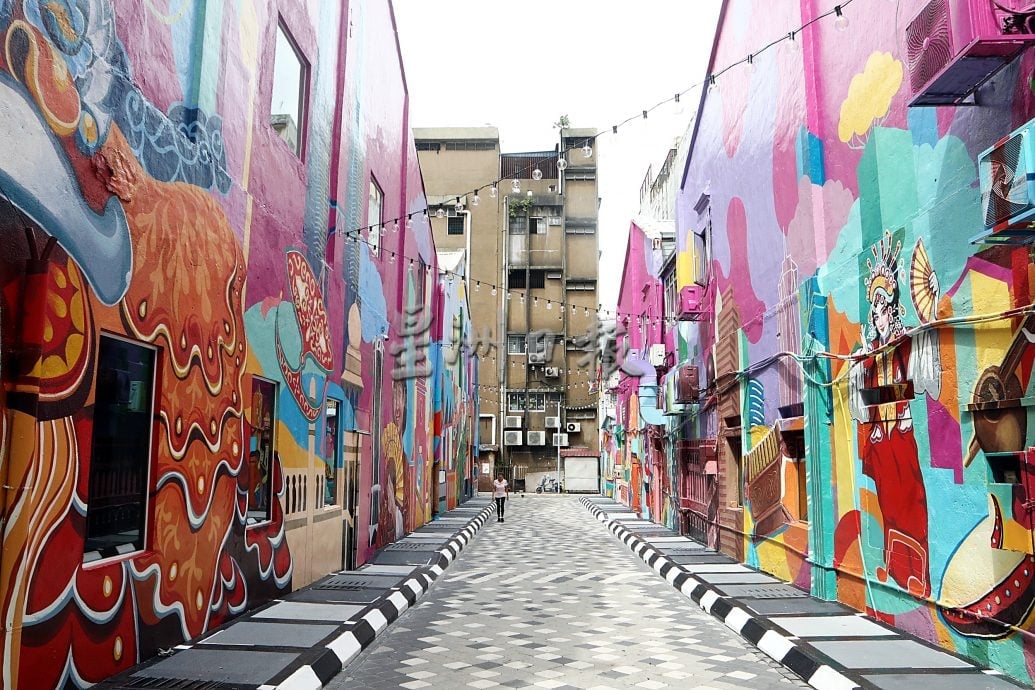 大都会（版头）/隆市政局积极整顿美化  茨厂街后巷路边摊情景逐渐消失