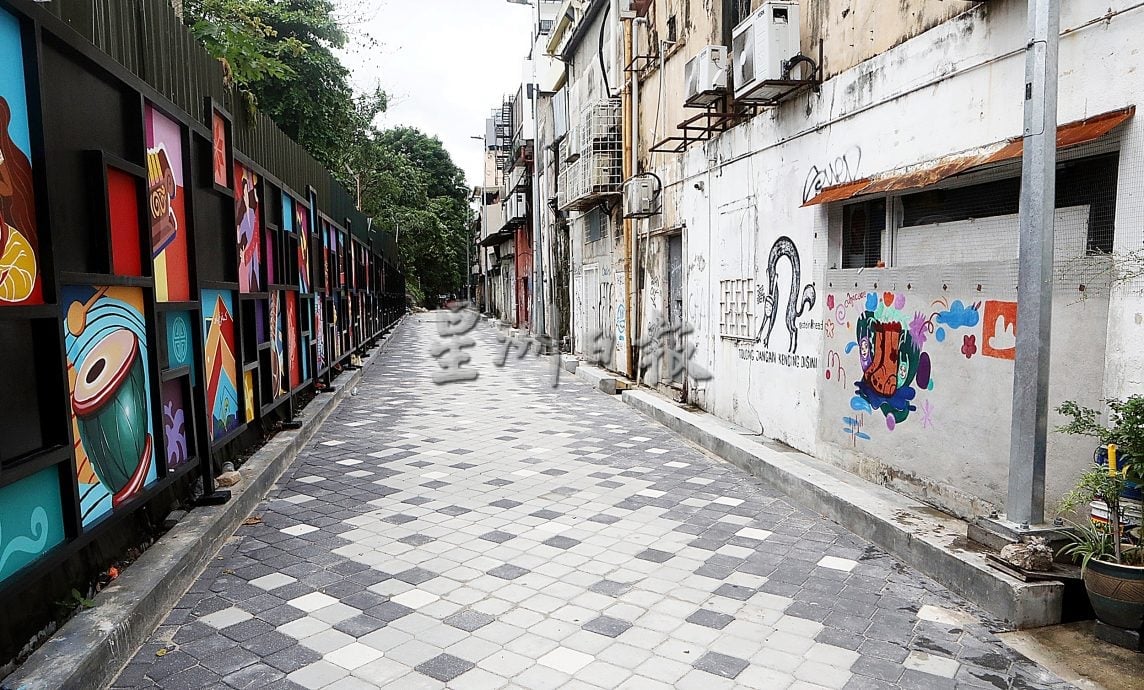 大都会（版头）/隆市政局积极整顿美化  茨厂街后巷路边摊情景逐渐消失