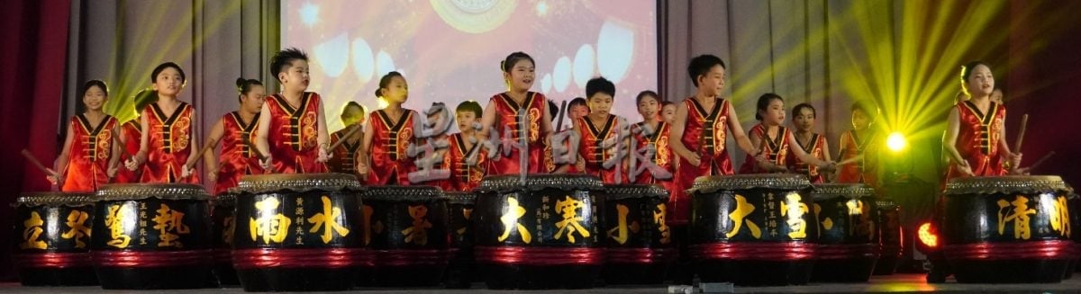 霹／版头／八月筹建鼓队成形 二十四节令鼓响育华