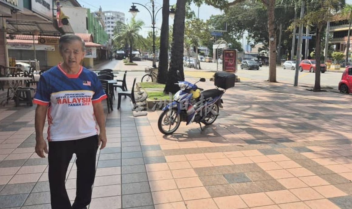 (古城封面主文)摩托车、桌椅、杂物阻碍走道,可被罚!