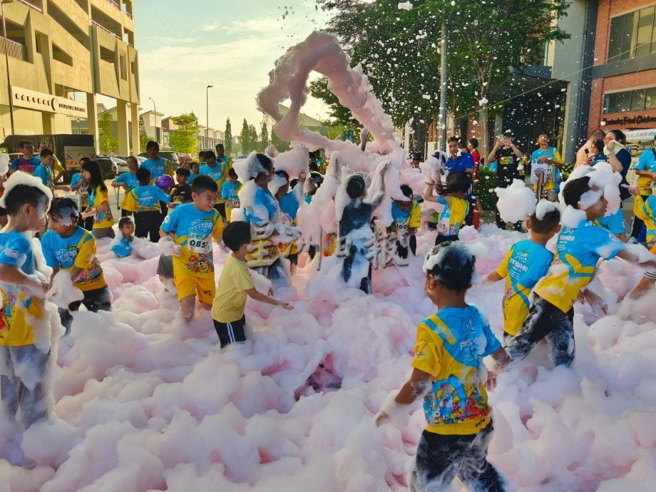 2025年Mitraland 3000人义跑筹14.4万捐4校