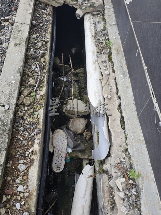 (古城第四版主文)马六甲拉也9路及8路部份沟盖严重损坏