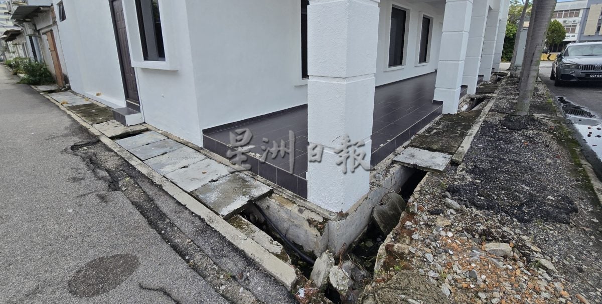 (古城第四版主文)马六甲拉也9路及8路部份沟盖严重损坏