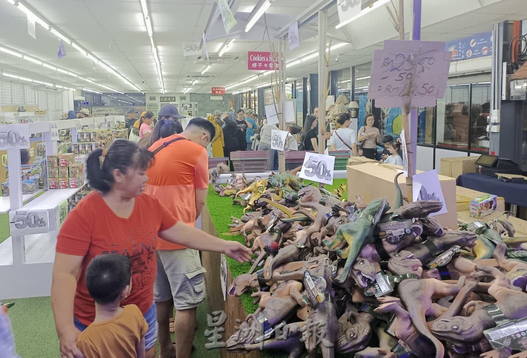 东湖恐龙乐园熄灯   民众纷纷赶赴道别